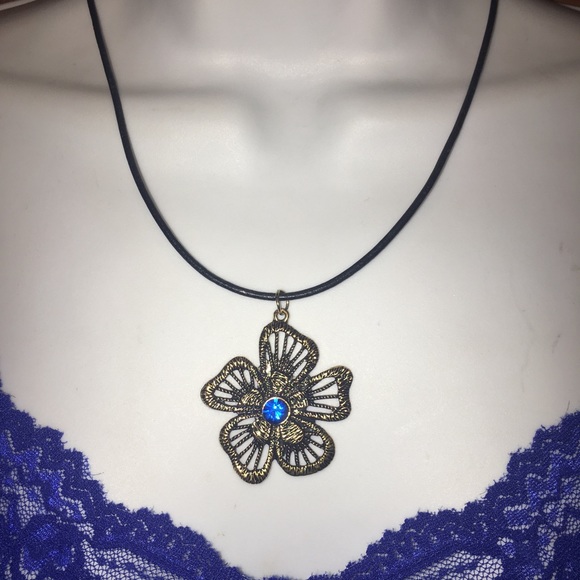 🆕Blue flower pendant necklace & earrings NWT - Picture 2 of 8
